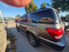 Used 2005  Toyota Sequoia 4d SUV RWD SR5 at Carrikers Auto Outlet near Oskaloosa&comma; IA
