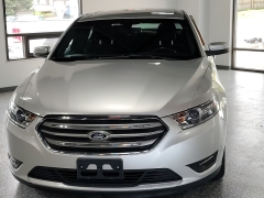 Used 2016  Ford Taurus 4d Sedan SEL V6 at Carrikers Auto Outlet near Oskaloosa&comma; IA