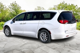Used 2023  Chrysler Voyager LX FWD at Carrikers Auto Outlet near Oskaloosa&comma; IA