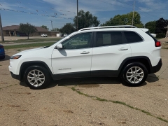 Used 2015  Jeep Cherokee 4d SUV 4WD Latitude V6 at Carrikers Auto Outlet near Oskaloosa&comma; IA