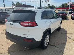 Used 2015  Jeep Cherokee 4d SUV 4WD Latitude V6 at Carrikers Auto Outlet near Oskaloosa&comma; IA