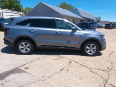 Used 2022 Kia Sorento LX FWD at Carrikers Auto Outlet near Oskaloosa, IA