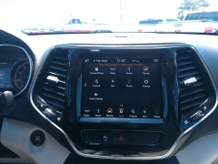 Used 2019 Jeep Cherokee 4d SUV 4WD Limited 3.2L at Carrikers Auto Outlet near Oskaloosa, IA