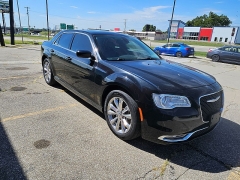 Used 2016  Chrysler 300 4d Sedan Limited AWD at Carrikers Auto Outlet near Oskaloosa&comma; IA