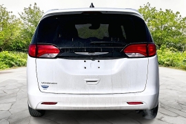 Used 2023  Chrysler Voyager LX FWD at Carrikers Auto Outlet near Oskaloosa&comma; IA