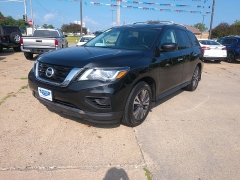 Used 2020 Nissan Pathfinder 4d SUV FWD S at Carrikers Auto Outlet near Oskaloosa, IA
