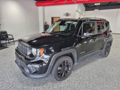 Used 2019  Jeep Renegade 4d SUV 4WD Latitude Altitude at Carrikers Auto Outlet near Oskaloosa&comma; IA