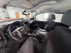 Used 2016  Chevrolet Silverado 1500 4WD Crew Cab LT Z71 at Carrikers Auto Outlet near Oskaloosa&comma; IA