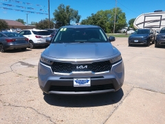 Used 2022 Kia Sorento LX FWD at Carrikers Auto Outlet near Oskaloosa, IA