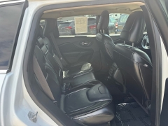 Used 2015  Jeep Cherokee 4d SUV 4WD Latitude V6 at Carrikers Auto Outlet near Oskaloosa&comma; IA