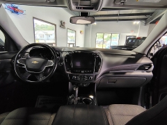 Used 2018  Chevrolet Traverse 4d SUV AWD LT Cloth w&sol;1LT at Carrikers Auto Outlet near Oskaloosa&comma; IA
