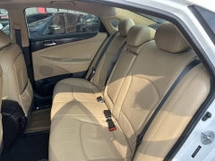 Used 2013  Hyundai Sonata 4d Sedan SE at Carrikers Auto Outlet near Oskaloosa&comma; IA