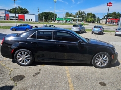 Used 2016  Chrysler 300 4d Sedan Limited AWD at Carrikers Auto Outlet near Oskaloosa&comma; IA