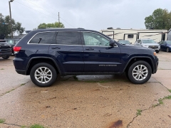 Used 2016  Jeep Grand Cherokee 4d SUV 4WD Laredo at Carrikers Auto Outlet near Oskaloosa&comma; IA