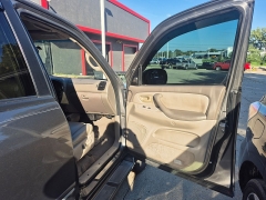 Used 2005  Toyota Sequoia 4d SUV RWD SR5 at Carrikers Auto Outlet near Oskaloosa&comma; IA