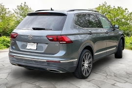 Used 2018  Volkswagen Tiguan 4d SUV SE at Carrikers Auto Outlet near Oskaloosa&comma; IA