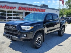 Used 2017  Toyota Tacoma 4WD Double Cab TRD Off-Road Auto at Carrikers Auto Outlet near Oskaloosa&comma; IA