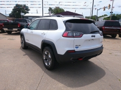 Used 2019 Jeep Cherokee 4d SUV 4WD Trailhawk 3.2L at Carrikers Auto Outlet near Oskaloosa, IA