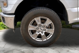 Used 2015  Ford F-150 4WD Supercrew XLT 5 1&sol;2 at Carrikers Auto Outlet near Oskaloosa&comma; IA