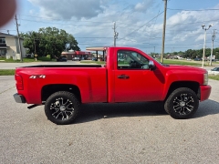 Used 2007  Chevrolet Silverado 1500 4WD Reg Cab WT LB at Carrikers Auto Outlet near Oskaloosa&comma; IA