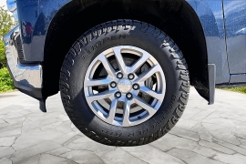 Used 2021  Chevrolet Silverado 1500 4WD Crew Cab 147" LT at Carrikers Auto Outlet near Oskaloosa&comma; IA