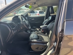 Used 2020  Jeep Cherokee 4d SUV 4WD Latitude Plus Altitude 2&period;0L at Carrikers Auto Outlet near Oskaloosa&comma; IA