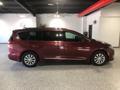 Used 2018  Chrysler Pacifica 4d Wagon Touring L at Carrikers Auto Outlet near Oskaloosa&comma; IA