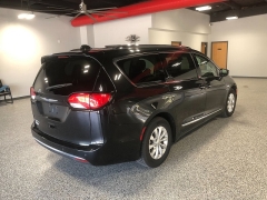 Used 2018  Chrysler Pacifica 4d Wagon Touring L Plus at Carrikers Auto Outlet near Oskaloosa&comma; IA