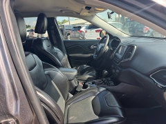 Used 2020  Jeep Cherokee 4d SUV 4WD Latitude Plus Altitude 2&period;0L at Carrikers Auto Outlet near Oskaloosa&comma; IA
