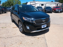 Used 2018 Kia Sorento 4d SUV AWD SX at Carrikers Auto Outlet near Oskaloosa, IA