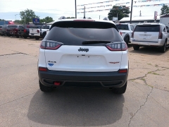 Used 2019 Jeep Cherokee 4d SUV 4WD Trailhawk 3.2L at Carrikers Auto Outlet near Oskaloosa, IA