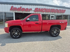 Used 2007  Chevrolet Silverado 1500 4WD Reg Cab WT LB at Carrikers Auto Outlet near Oskaloosa&comma; IA