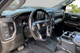 Used 2021  Chevrolet Silverado 1500 4WD Crew Cab 147" LT at Carrikers Auto Outlet near Oskaloosa&comma; IA