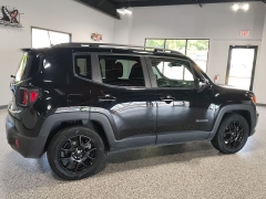 Used 2019  Jeep Renegade 4d SUV 4WD Latitude Altitude at Carrikers Auto Outlet near Oskaloosa&comma; IA