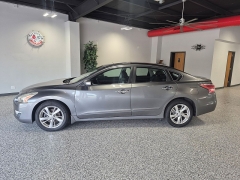 Used 2015  Nissan Altima 4d Sedan SL 2&period;5L at Carrikers Auto Outlet near Oskaloosa&comma; IA