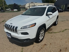 Used 2015  Jeep Cherokee 4d SUV 4WD Latitude V6 at Carrikers Auto Outlet near Oskaloosa&comma; IA