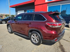 Used 2014  Toyota Highlander 4d SUV FWD XLE at Carrikers Auto Outlet near Oskaloosa&comma; IA