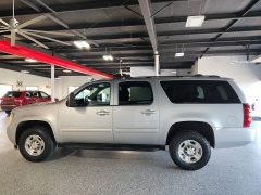  2012 Chevrolet Suburban 2500 SUV 4WD LS at Carrikers Auto Outlet near Oskaloosa&comma; IA