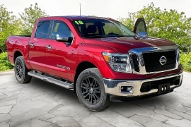 Used 2018  Nissan Titan 4WD Crew Cab SL at Carrikers Auto Outlet near Oskaloosa&comma; IA