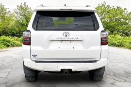 Used 2017  Toyota 4Runner 4d SUV 4WD SR5 at Carrikers Auto Outlet near Oskaloosa&comma; IA