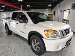  2015 Nissan Titan 4WD Crew Cab PRO-4X at Carrikers Auto Outlet near Oskaloosa&comma; IA