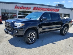Used 2017  Toyota Tacoma 4WD Double Cab TRD Off-Road Auto at Carrikers Auto Outlet near Oskaloosa&comma; IA