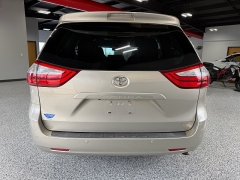Used 2016  Toyota Sienna 4d Wagon XLE 7-Pass w&sol;Auto Access Seat at Carrikers Auto Outlet near Oskaloosa&comma; IA