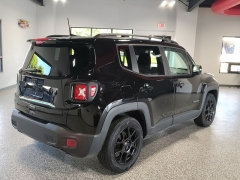 Used 2019  Jeep Renegade 4d SUV 4WD Latitude Altitude at Carrikers Auto Outlet near Oskaloosa&comma; IA