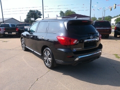 Used 2020 Nissan Pathfinder 4d SUV FWD S at Carrikers Auto Outlet near Oskaloosa, IA