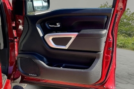 Used 2018  Nissan Titan 4WD Crew Cab SL at Carrikers Auto Outlet near Oskaloosa&comma; IA