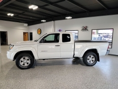 Used 2009  Toyota Tacoma 4WD Access V6 &lpar;Natl&rpar; at Carrikers Auto Outlet near Oskaloosa&comma; IA