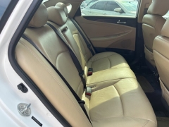 Used 2013  Hyundai Sonata 4d Sedan SE at Carrikers Auto Outlet near Oskaloosa&comma; IA