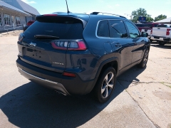 Used 2019 Jeep Cherokee 4d SUV 4WD Limited 3.2L at Carrikers Auto Outlet near Oskaloosa, IA