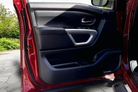 Used 2018  Nissan Titan 4WD Crew Cab SL at Carrikers Auto Outlet near Oskaloosa&comma; IA